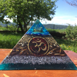 Pyramide avec OM