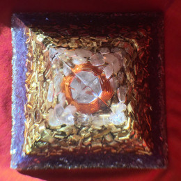 Dessus de pyramide Pyramide-orgonite